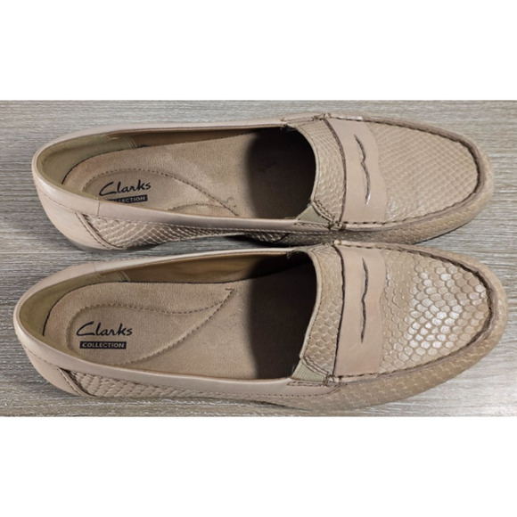 Clarks Collection Leather Timeless Loafer Womens 9M Tan Snake Print Shoe Cushion - Picture 2 of 3